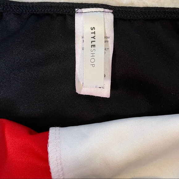 Color Block Crop Top - Picture 3 of 4